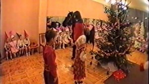 Лошадь обкакалась на новогоднем утреннике в детском саду