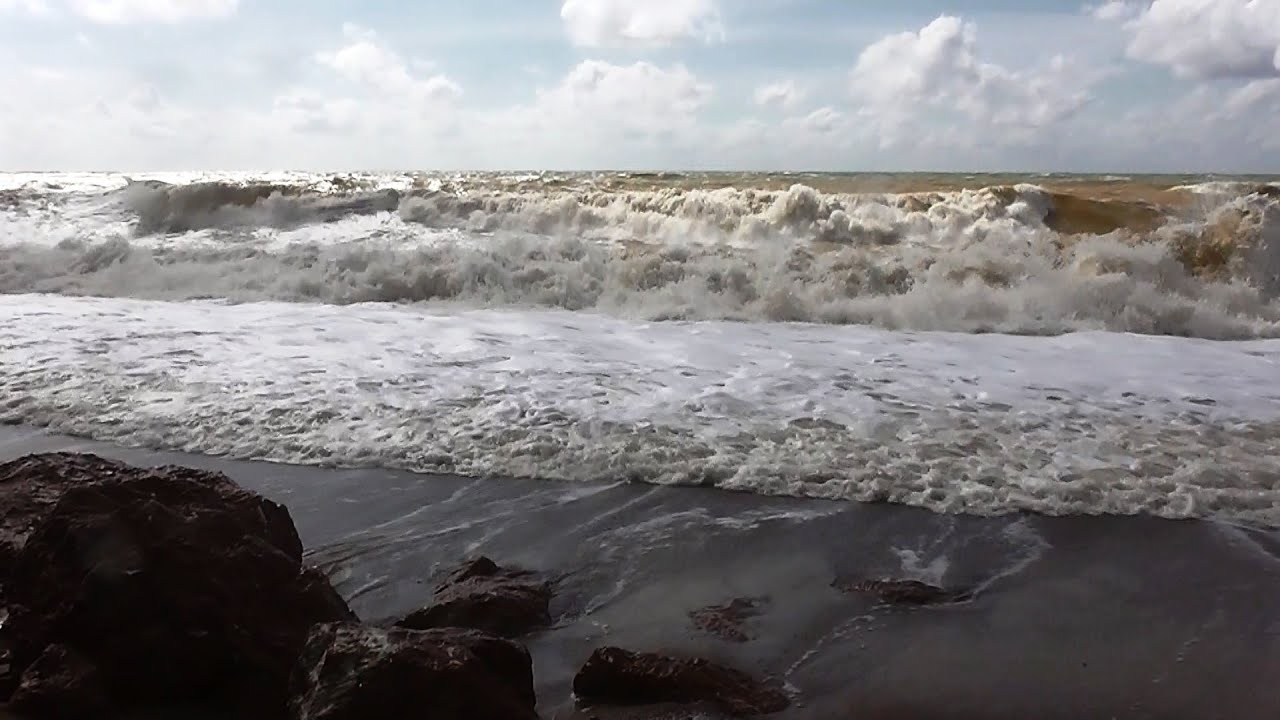 Николаевка крым погода вода. Николаевка шторм. Шторм Николаевка Крым. Шторм моря в Николаевке Крым. Шторм в Крыму.