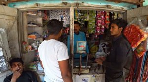 ✅Как живут простые люди в Индии ? и чем зарабатывают на жизнь в соломенных домах. Дарю конфеты детя