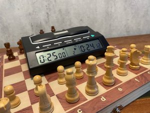Электронные шахматные часы с цветовым обозначение