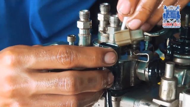 ? Lắp ráp heo dầu tết vuông HYUNDAI  Minh Tâm bơm béc dầu