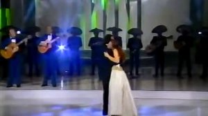 Thalia y Julio Iglesias   Me Faltas Tu Siempre en Domingo HQ   YouTube