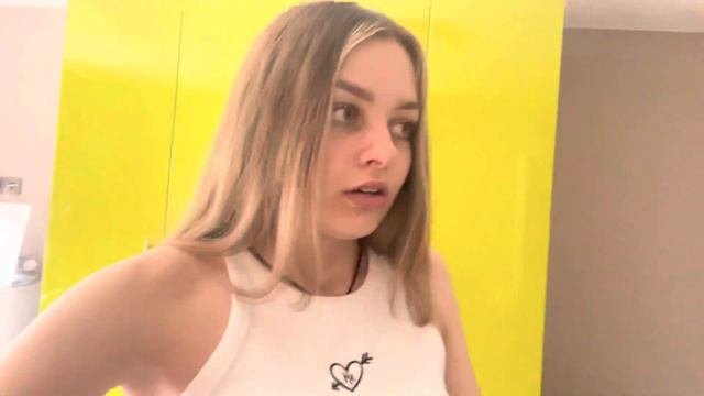 делаю справку для поступления: прохожу гинеколога и других врачей  🤍