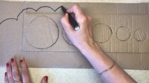 Простая развивающая игрушка из картона