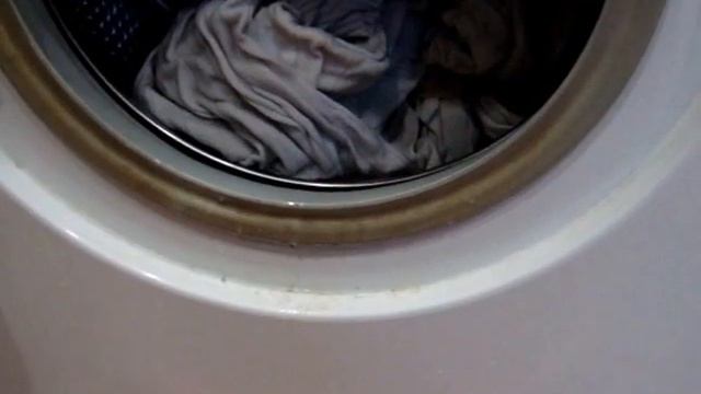 Стирка белых моих вещей в стиральной машинке))) смотреть онлайн