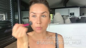 САША УЧИТ МАКИЯЖУ: наносим кремовые румяна ROMNOVA MAKEUP “shiny peach”