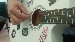 учусь играть на гитаре. игра на гитаре. перебор