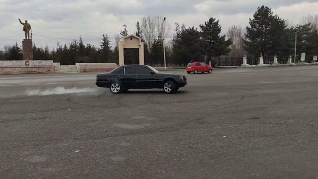 Мерс 124  3.2 .1994жыл Черный