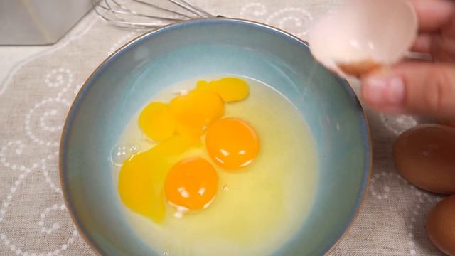 So gut, dass nichts mehr auf dem Tisch liegt! Köstliches spanisches Kartoffelomelett! смотреть онлайн