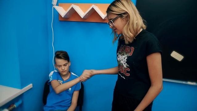 КИРИЛЛ НАКРАСИЛ НОГТИ!!!