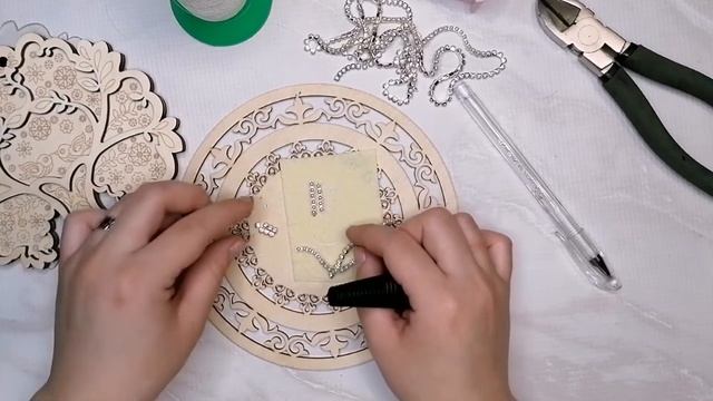 Брошь из бисера цифра