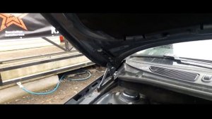 Установка газового упора капота Skoda Fabia 2
