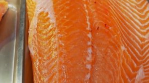 Amazing！Salmon Cutting Skills, Salmon Roe Rice, Luxurious Sashimi/鮭魚切割技能, 鮭魚卵丼飯, 炙燒握壽司製作