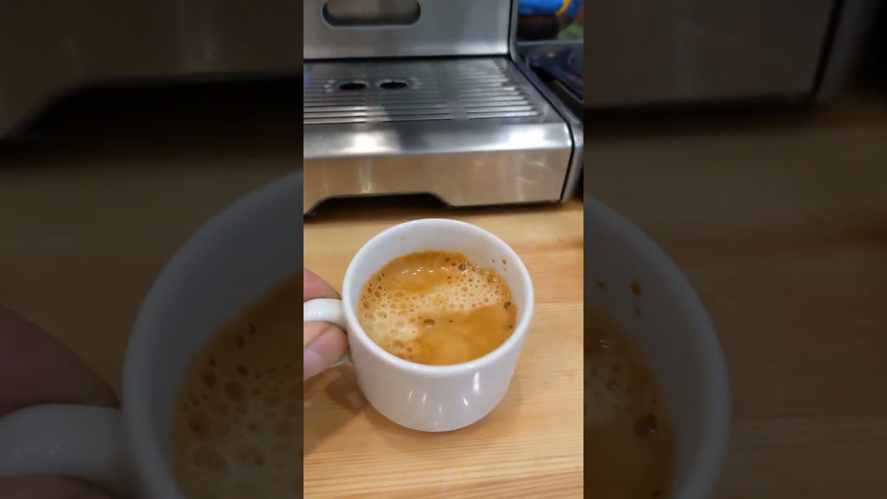 Рожковая эспрессо кофеварка BORK C800, демонстрация работоспособности смотреть онлайн