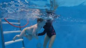 Видео детей под водой