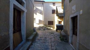 The Narrowest Street In The World!