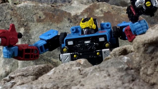 Save Yourself | Transformers Stop Motion Short Film смотреть онлайн