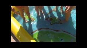 Бомбочка для ванны, которую мы делали во время квеста. Бросаем в бассейн.