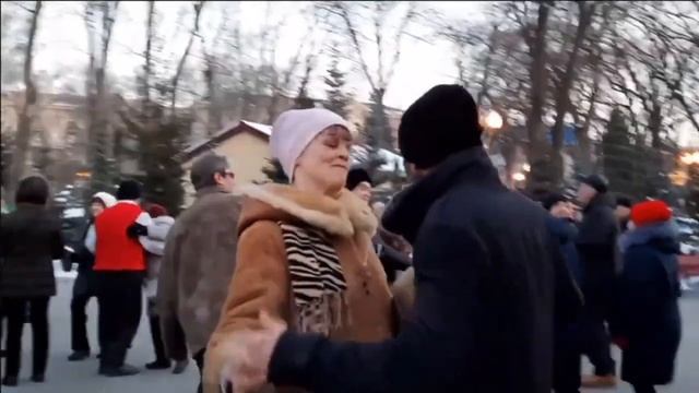 НЕ ВСЕГДА ЛЮБОВЬ СЧАСТЛИВАЯ ТАНЦЫ В ПАРКЕ ГОРЬКОГО смотреть онлайн