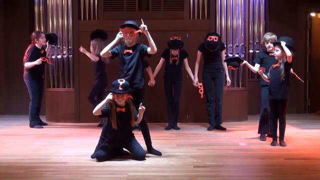 РАБОТА НАД РИТМОВ СЛОВ В СОЧЕТАНИИ С ДВИЖЕНИЕМ. смотреть онлайн