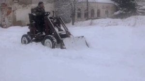 Самодельный мини погрузчик. Расчистка снега.