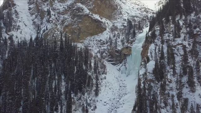 Кыргызстан. Ущелье Барскоон, водопады: 
