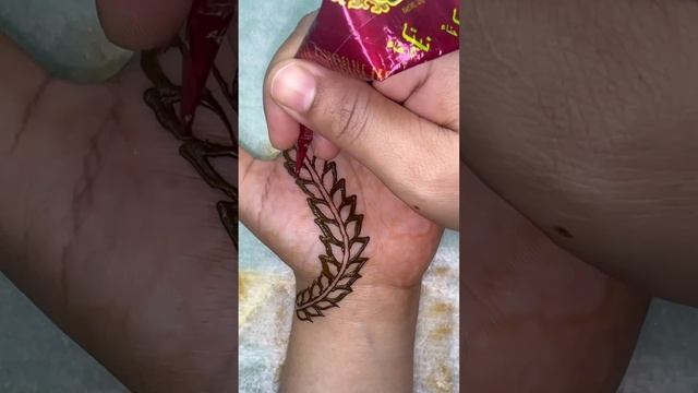 Leafy henna design | short video @mehandiart89