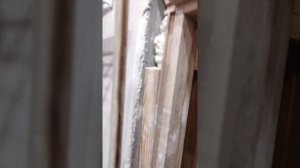 Как убрать щель между наличником и дверной коробкой
