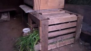 Гусыня высиживает гусят,все удобства для получения максимального результата.