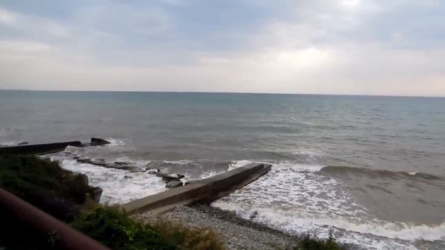 Вид на море из окна электрички в Сочи смотреть онлайн