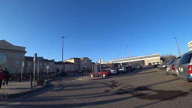 К вокзалу Караганды весной 2021 года с площади