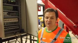 Два лего станка - завод в Казахстане работает без людей.  Робот складывает кирпичи