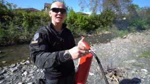 Используй огнетушитель только так! Это нужно знать для тушения пожара в доме, на улице или в авто