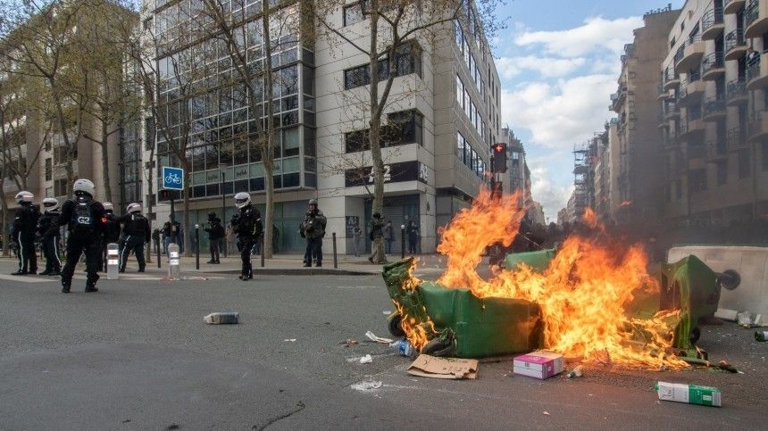 Протесты не утихают: французы продолжают добиваться отмены пенсионной реформы