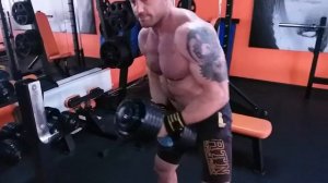 Жим гантели стоя одной рукой