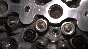 Хотел поменять сальники клапанов без снятия гбц пришлось снимать ГБЦ. Фиат Линеа 1.3 JDT 2007г