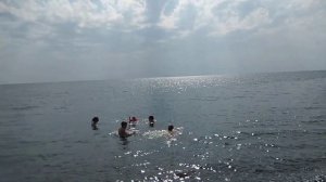 Пляж в Вардане, где очень мало людей)