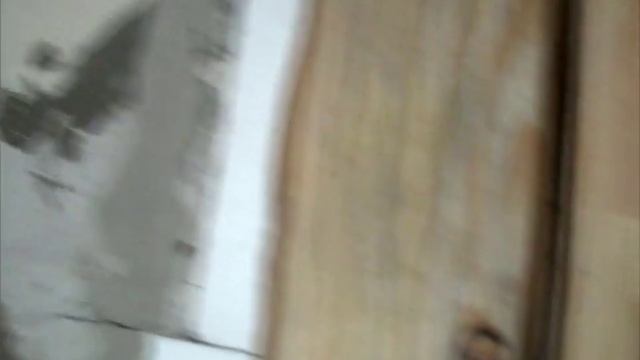 Декоративный наличник из не обрезной доски.