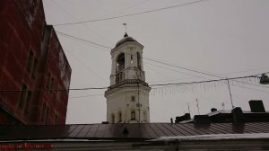 Выборг, полдень, бой часов на башне.