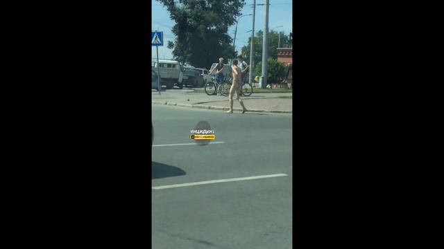 Новосибирск. Обнаженный в центре города.
