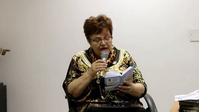 6.  Выступает Алла Юдина. На презентации N5 альманаха 