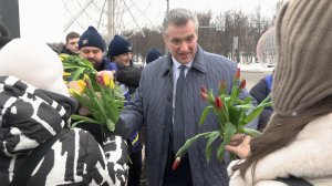 Председатель ЛДПР Леонид Слуцкий поздравил женщин с 8 марта