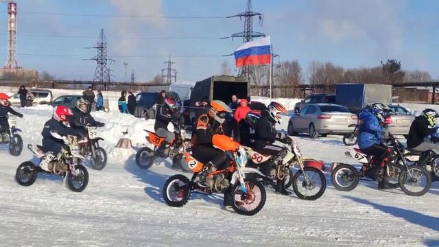19.02.23. Соревнования по мотокроссу в классе питбайк. Стадион "Мотор". Город Новодвинск. смотреть онлайн