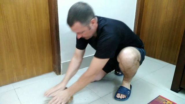 Можно ли почистить Ананас без ножа???