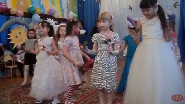 У внучки на празднике. Мама, будь всегда со мною рядом! Лениногорск. Праздник мам в детском саду №2 смотреть онлайн