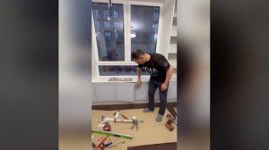 Шкаф вокруг окна (в детской). Жалюзийные двери
