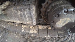 Оторвало поршень Hitachi ex300 HPV145