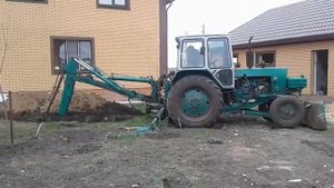 ЭО 2621 траншея для водопровода в баню.