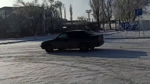 Дрифт на переднем приводе зимой на Nissan Primera