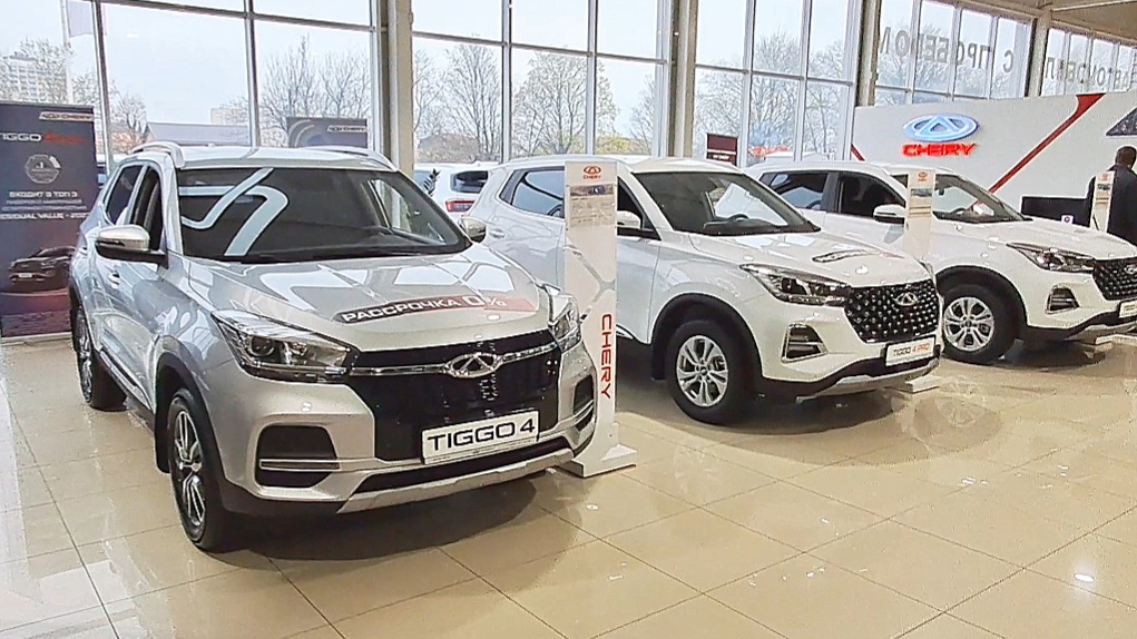 Tiggo 4 и Tiggo 4 Pro :зачем переплачивать за старый кузов, когда в продаже есть новый, и дешевле